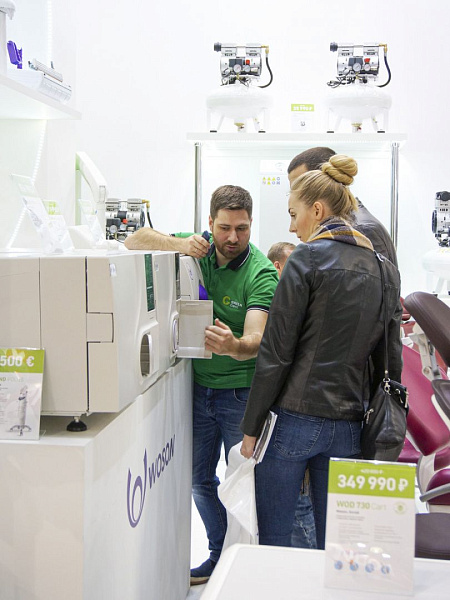 Стенд компании GREEN DENT на выставке Дентал-Экспо 2019_46.jpg