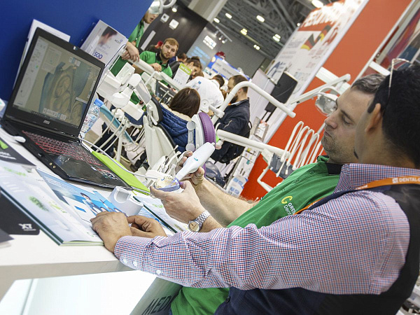 Стенд компании GREEN DENT на выставке Дентал-Экспо 2019_37.jpg